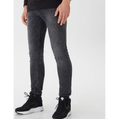 Jeansy slim fit - Szary. Szare jeansy męskie relaxed fit House. Za 99,99 zł.
