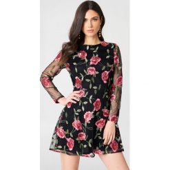 Sukienki hiszpanki: Boohoo Haftowana sukienka z długim rękawem – Multicolor