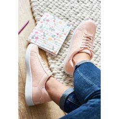 Różowe Buty Sportowe Relaxation. Różowe buty sportowe damskie Born2be, bez wzorów, z tkaniny, sportowe. Za 59,99 zł.