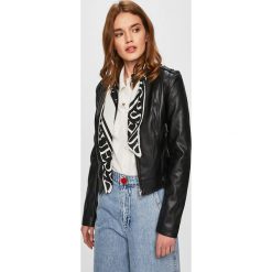 Guess Jeans - Kurtka. Czarne kurtki damskie Guess Jeans, s, z aplikacjami, z elastanu, krótkie. Za 679,90 zł.
