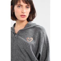 Kardigany damskie: Mint Velvet HEART PRINT HOODIE Kardigan granite marl