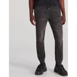 Spodnie jeansowe jogger - Szary. Szare spodnie męskie Reserved, m, bez wzorów, z jeansu. Za 129,99 zł.