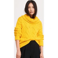 Sweter z luźnym golfem - Żółty. Żółte swetry damskie Reserved, s, bez wzorów, bez rękawów. W wyprzedaży za 69,99 zł.