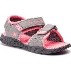 Sandały NEW BALANCE - K2004PKG Pink/Grey. Szare sandały dziewczęce New Balance, ze skóry ekologicznej, bez zapięcia. W wyprzedaży za 89,00 zł.