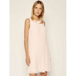 Sukienka koktajlowa DKNY DD0BI113. Różowe sukienki damskie DKNY, bez wzorów, wizytowe, bez kołnierzyka, bez rękawów. Za 729,00 zł.