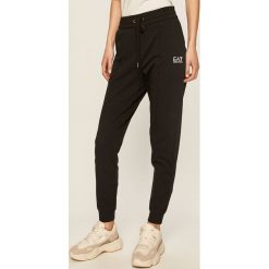 EA7 Emporio Armani - Spodnie. Czarne spodnie dresowe damskie EA7 Emporio Armani, s, z elastanu. Za 449,90 zł.
