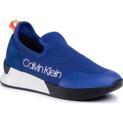 Sneakersy CALVIN KLEIN - Que E4451 Royal Blue. Niebieskie półbuty damskie Calvin Klein, bez wzorów, z zamszu, bez obcasa, na płaskiej podeszwie, bez zapięcia. W wyprzedaży za 439,00 zł.