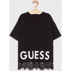 Guess Jeans - Top dziecięcy 118 - 175 cm. Czarne bluzki dziewczęce Guess Jeans, z nadrukiem, z elastanu, z okrągłym kołnierzem, z krótkim rękawem, krótkie, bez kaptura. Za 159,90 zł.