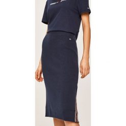 Tommy Jeans - Spódnica. Czarne spódniczki damskie s, z bawełny, casualowe, midi, proste. W wyprzedaży za 239,90 zł.