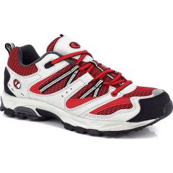 Buty turystyczne w kolorze biało-czerwonym. Czerwone buty trekkingowe damskie marki Kimberfeel. W wyprzedaży za 179,95 zł.