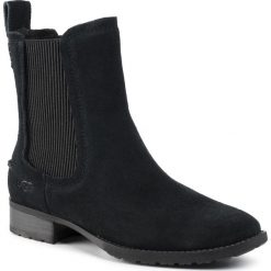 Sztyblety UGG - W Hillhurst II 1103728 Blk. Czarne kozaki damskie Ugg, na imprezę, ze skóry, bez obcasa, na obcasie, bez zapięcia. W wyprzedaży za 409,00 zł.