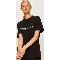 Local Heroes - T-shirt. Czarne bluzki damskie LOCAL HEROES, s, z nadrukiem, z bawełny, casualowe, z okrągłym kołnierzem. Za 149,90 zł.