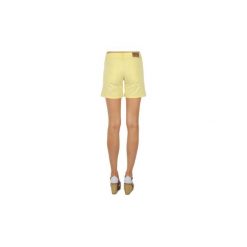 Szorty i Bermudy Mustang Nora Shorts. Żółte szorty damskie Mustang, bez wzorów. Za 131,40 zł.