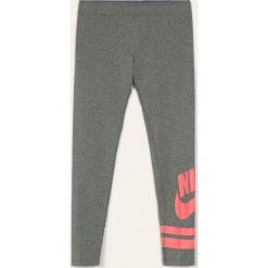 Nike Kids - Legginsy dziecięce 122-166 cm. Szare spodnie dziewczęce Nike Kids, z nadrukiem, z elastanu. W wyprzedaży za 89,90 zł.