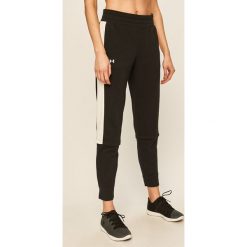 Under Armour - Spodnie. Czarne spodnie damskie Under Armour, s, bez wzorów, z bawełny. Za 219,90 zł.