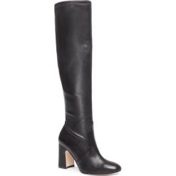 Kozaki STUART WEITZMAN - Milla 1L23122 Black Str Nappa. Czarne kozaki damskie Stuart Weitzman, ze skóry ekologicznej, bez obcasa, na obcasie, bez zapięcia. W wyprzedaży za 1799,00 zł.