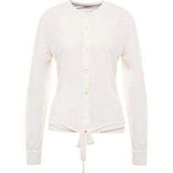 Filippa K TIE BLOUSE Bluzka z długim rękawem canvas. Białe bluzki damskie marki Filippa K, m, bez wzorów, z wiskozy, bez kołnierzyka, z długim rękawem. Za 819,00 zł.