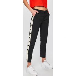 Scotch & Soda - Spodnie. Czarne spodnie damskie Scotch & Soda, s, z haftami, z elastanu, casualowe. Za 469,90 zł.