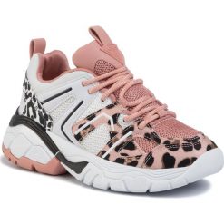 Sneakersy GUESS - Marlia FL5RLI ELE12 BLUSH. Różowe półbuty damskie Guess, z aplikacjami, ze skóry ekologicznej, bez obcasa, na płaskiej podeszwie, bez zapięcia. W wyprzedaży za 379,00 zł.