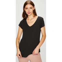 Tommy Jeans - Top. Czarne bluzki damskie marki Tommy Jeans, s, z bawełny, z krótkim rękawem. Za 119,90 zł.