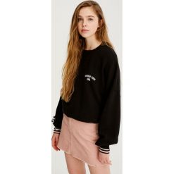 Bluzy damskie: Bluza z napisem na rękawie