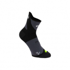 Skarpety do biegania KIPRUN STRAP. Czarne skarpetki męskie marki KALENJI, z elastanu. Za 24,99 zł.