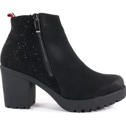 BOTKI DAMSKIE JEZ MR1596-12 CZ. Botki damskie Jezzi, ze skóry ekologicznej, bez obcasa, na platformie, bez zapięcia. Za 79,00 zł.