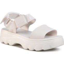 Sandały MELISSA - Kick Off Sandal Ad 32823 White 50746. Białe klapki damskie Melissa, bez wzorów, ze skóry ekologicznej, bez obcasa, na obcasie. Za 469,00 zł.