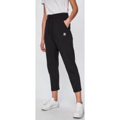 Adidas Originals - Spodnie. Czarne spodnie damskie adidas Originals, s, bez wzorów, z bawełny, casualowe. Za 279,90 zł.