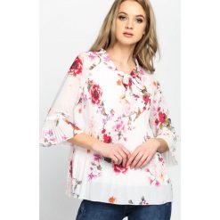 Biało-Różowa Bluzka Mysterious. Różowe bluzki damskie Born2be, s, w kwiaty, z materiału, bez kołnierzyka, bez rękawów. Za 69,99 zł.