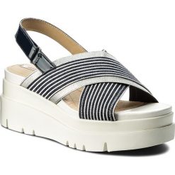 Sandały GEOX - D Radwa A D827UA 0AWHH C4211 White/Navy. Niebieskie klapki damskie Geox, bez wzorów, ze skóry ekologicznej, bez obcasa, na obcasie. W wyprzedaży za 269,00 zł.