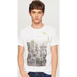 T-shirt z grafiką - Biały. Białe t-shirty męskie Reserved, l. Za 29,99 zł.