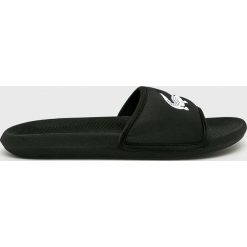 Lacoste - Klapki. Czarne kapcie męskie Lacoste, z materiału. W wyprzedaży za 139,90 zł.