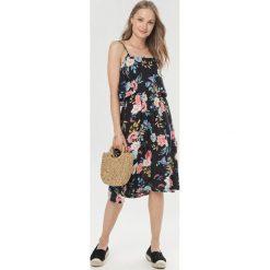Czarna Sukienka Pheriye. Czarne sukienki damskie Born2be, na lato, xl, bez wzorów, bez kołnierzyka, bez rękawów. W wyprzedaży za 44,99 zł.