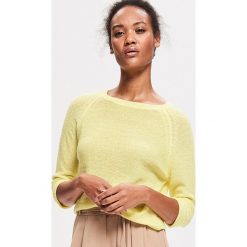 Sweter z dekoltem w łódkę - Żółty. Żółte swetry damskie Reserved, s, bez wzorów, bez rękawów, bez kaptura. Za 59,99 zł.
