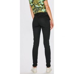 Pepe Jeans - Jeansy. Czarne jeansy damskie rurki marki Pepe Jeans, z bawełny. W wyprzedaży za 269,90 zł.