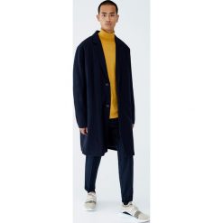 Granatowy płaszcz z flauszu. Zielone płaszcze męskie marki Pull&Bear, m, bez wzorów, bez kaptura. Za 299,00 zł.