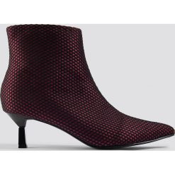 NA-KD Shoes Botki na niskim obcasie - Red. Czerwone botki damskie NA-KD Shoes, za kostkę, na niskim obcasie, na obcasie, na zamek. W wyprzedaży za 81,18 zł.