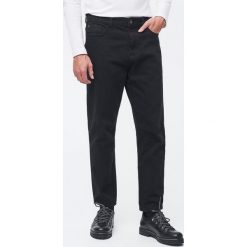 Spodnie jeansowe carrot - Czarny. Czarne spodnie męskie Reserved, m, bez wzorów, z jeansu. Za 129,99 zł.