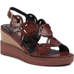 Espadryle TAMARIS - 1-28312-24 Granata 557. Pomarańczowe espadryle damskie Tamaris, bez wzorów, ze skóry ekologicznej, bez obcasa, na obcasie. Za 269,00 zł.