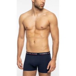 Komplet 2 par bokserek TOMMY HILFIGER UM0UM00746. Niebieskie bokserki męskie TOMMY HILFIGER, bez wzorów, z elastanu. W wyprzedaży za 109,00 zł.