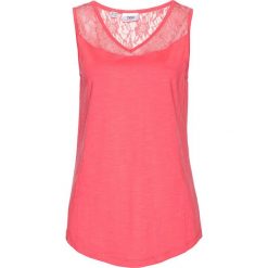 Top z koronką bonprix jasnoróżowy. Czerwone topy damskie bonprix, w koronkowe wzory, z koronki. Za 59,99 zł.