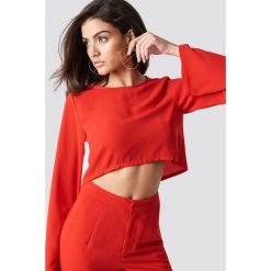 Hannalicious x NA-KD Krótki top z rozszerzanym rękawem - Red. Czerwone topy damskie marki Hannalicious x NA-KD, bez wzorów, z okrągłym kołnierzem. Za 100,95 zł.
