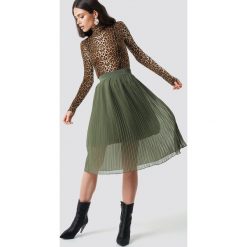 NA-KD Plisowana spódnica midi - Green. Zielone spódniczki damskie NA-KD, bez wzorów, midi. Za 161,95 zł.