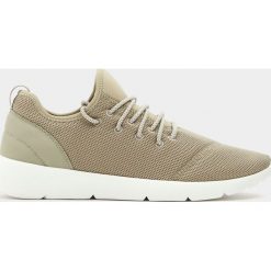 Buty męskie: Techniczne buty sportowe w piaskowym kolorze