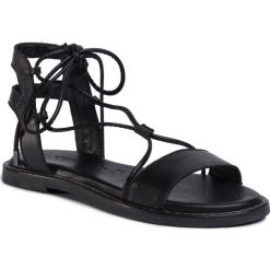 Sandały TAMARIS - 1-28166-24 Black 001. Czarne klapki damskie Tamaris, bez wzorów, ze skóry, bez obcasa, na obcasie. Za 239,00 zł.