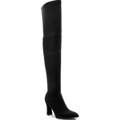 Muszkieterki STUART WEITZMAN - Hirise XL92907 Black Micro. Czarne kozaki damskie marki Stuart Weitzman, ze skóry, bez obcasa, na obcasie, bez zapięcia. W wyprzedaży za 1589,00 zł.