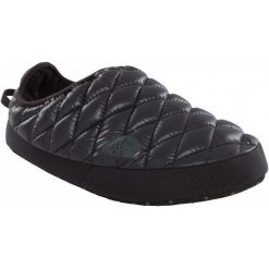 The North Face Kapcie W Thermoball Tent Mule Iv Shiny Tnf Black/Beluga Grey S. Czarne kapcie damskie The North Face, z gumy. W wyprzedaży za 139,00 zł.