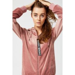 Bluza welurowa z kapturem. Bluzy damskie Moodo, s, bez wzorów, z weluru, bez rękawów, z kapturem. Za 59,99 zł.
