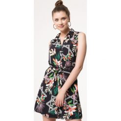 Czarna Sukienka Patronise. Czarne sukienki damskie Born2be, na co dzień, s, w paski, z tkaniny, klasyczne, z klasycznym kołnierzykiem, bez rękawów, mini, koszulowe. Za 79,99 zł.
